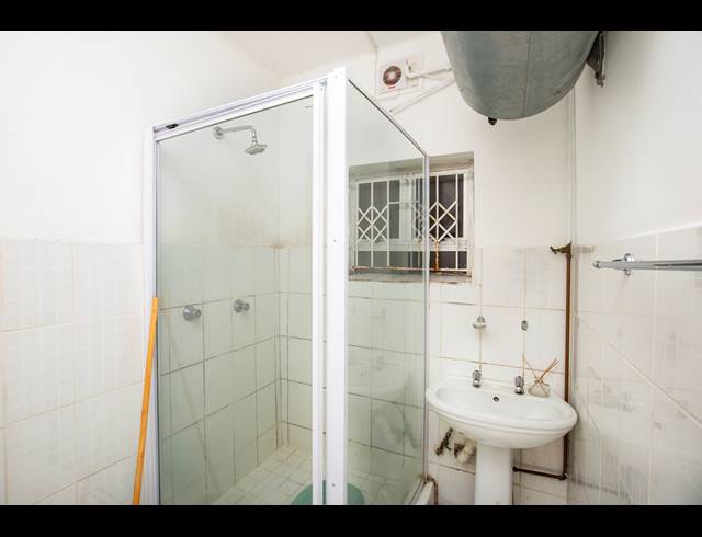 2 BEDROOM APARTMENT FOR SALE IN GLENWOOD